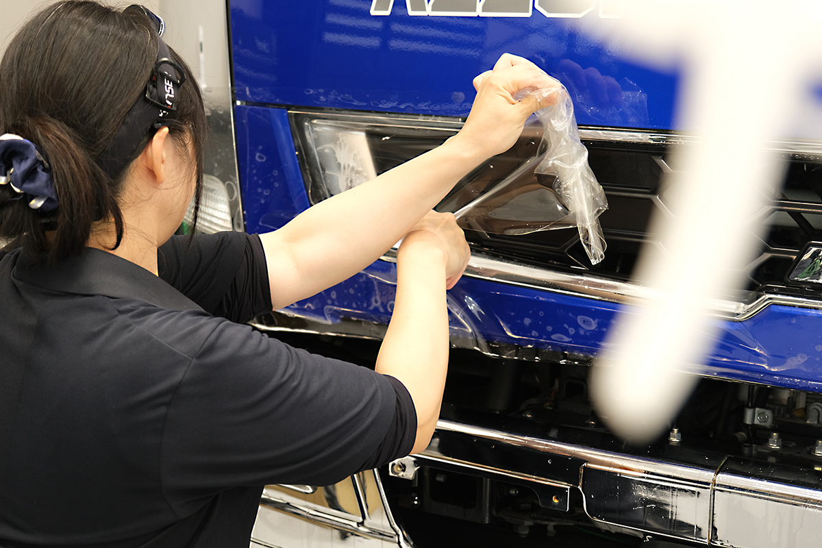 三菱トラック積載車プロテクションフィルム保護施工