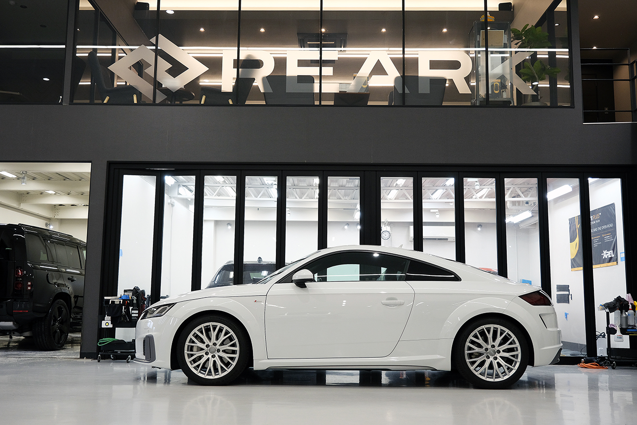 アウディ ヘッドライトプロテクションフィルム_リアーク施工