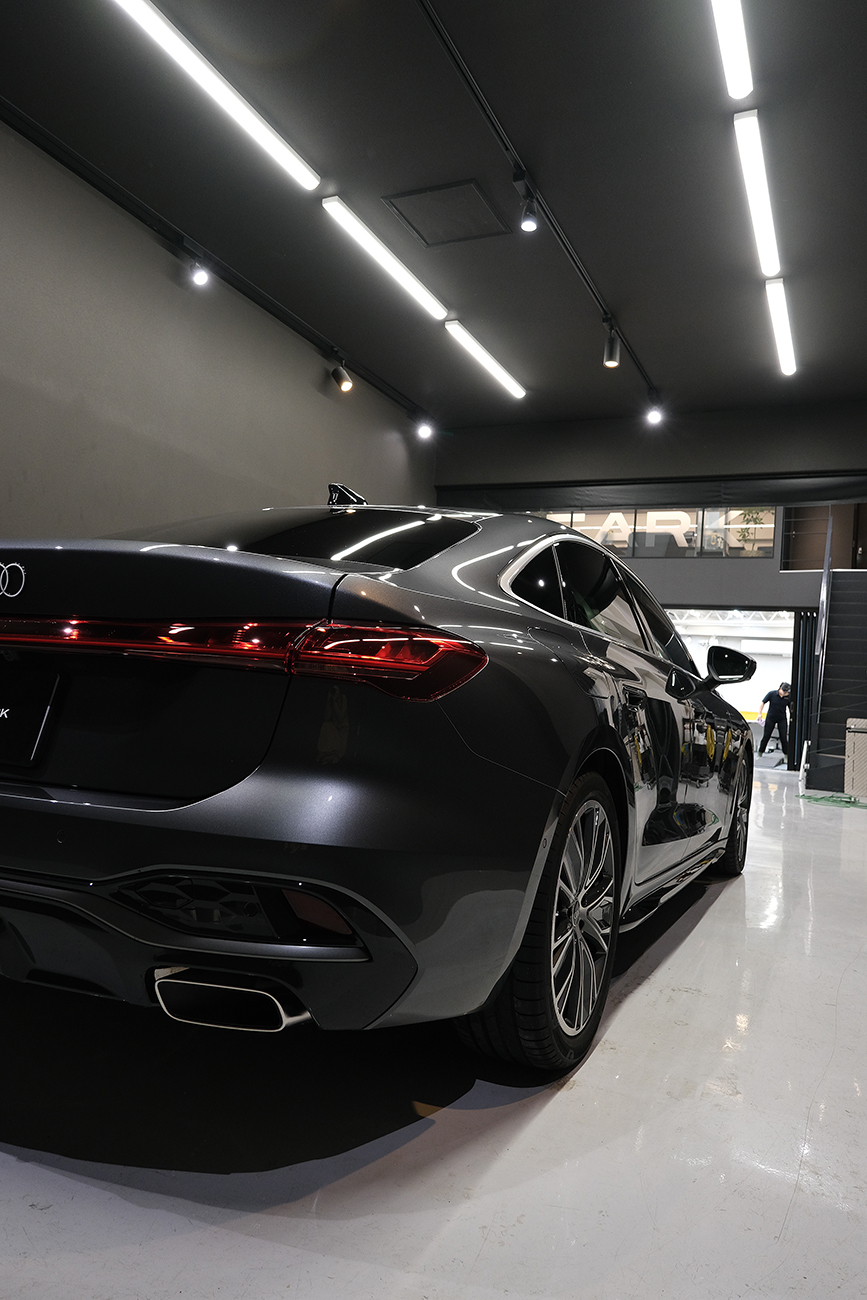 Audi A5ボディーガラスコーティング リアーク施工