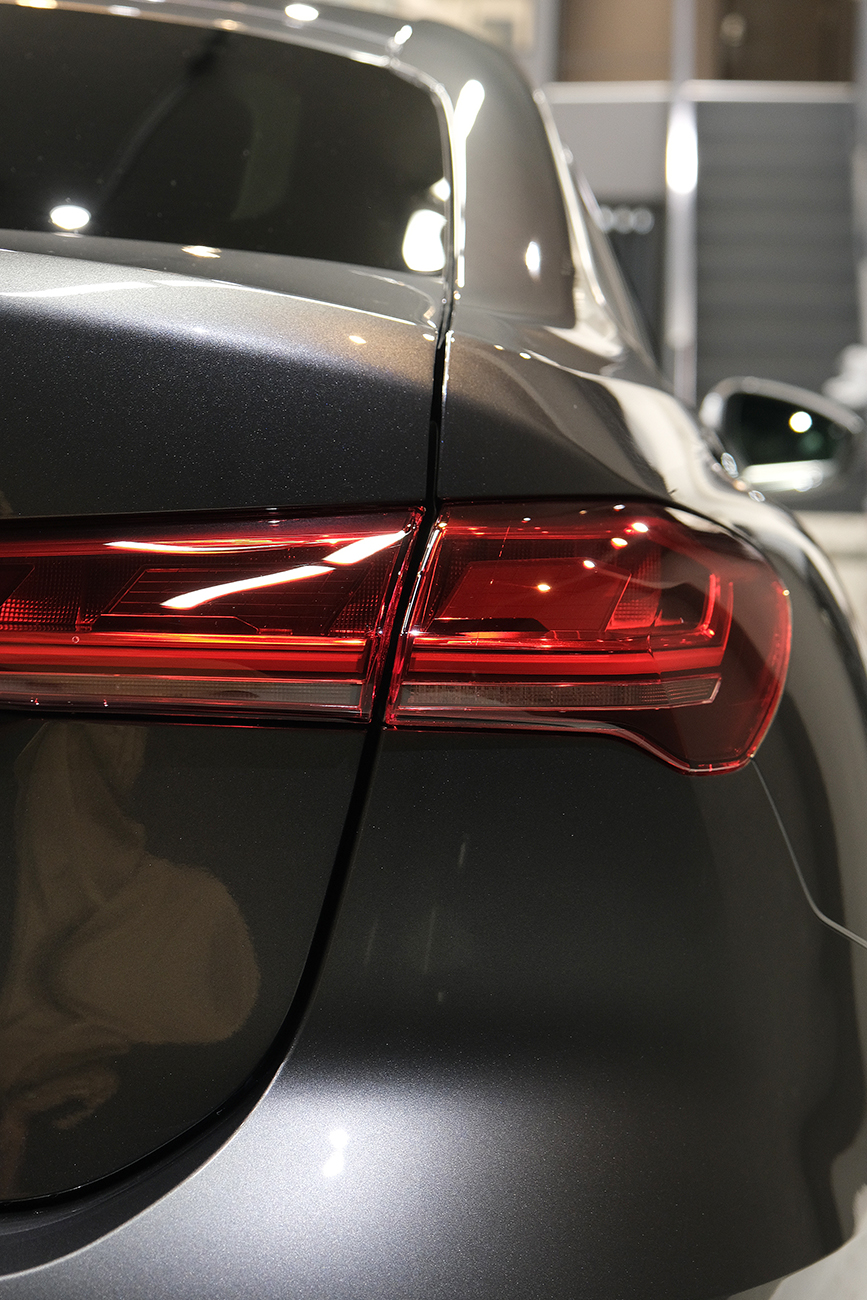 Audi A5ボディーガラスコーティング リアーク施工