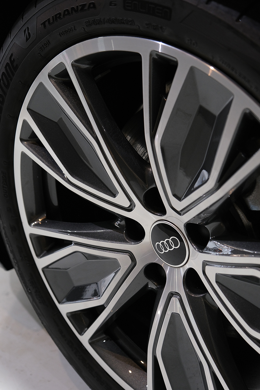 Audi A5ボディーガラスコーティング リアーク施工