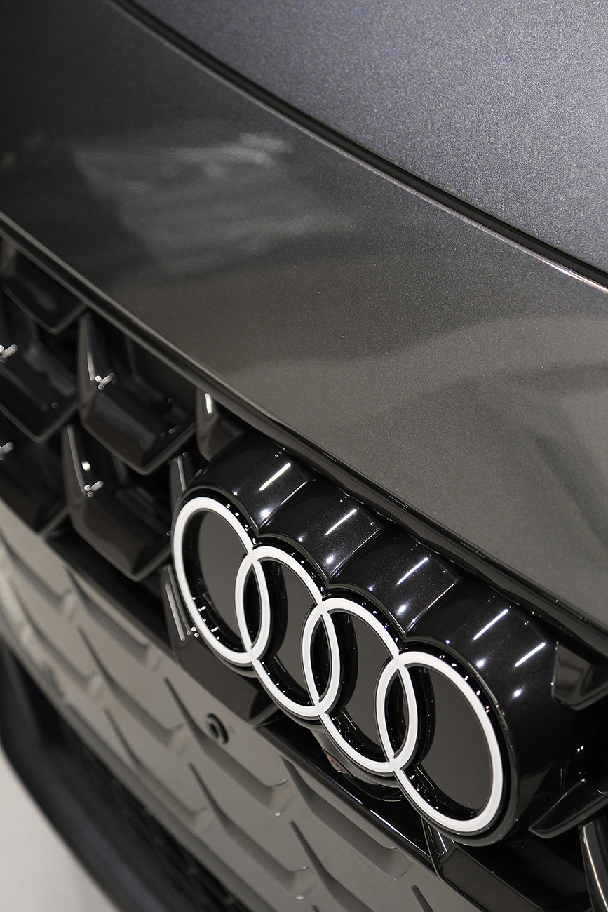 Audi A5ボディーガラスコーティング リアーク施工