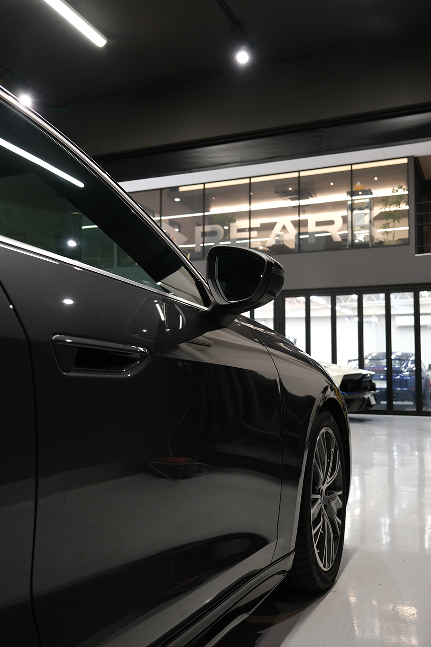 Audi A5ボディーガラスコーティング リアーク施工