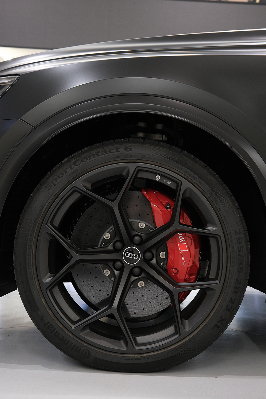 アウディQ8 マットプロテクションフィルム リアーク施工