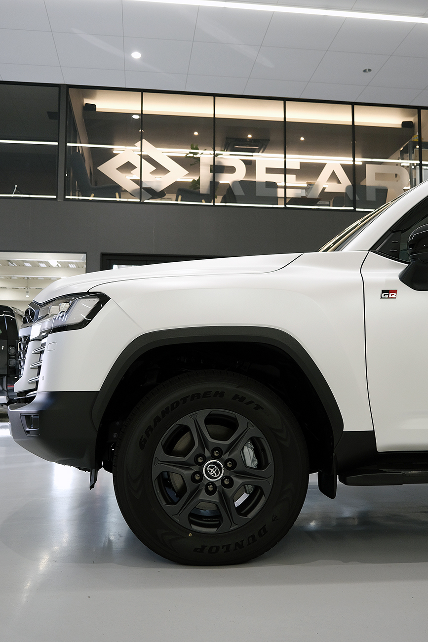 ランクルGRスポーツ マットプロテクションフィルム リアーク施工