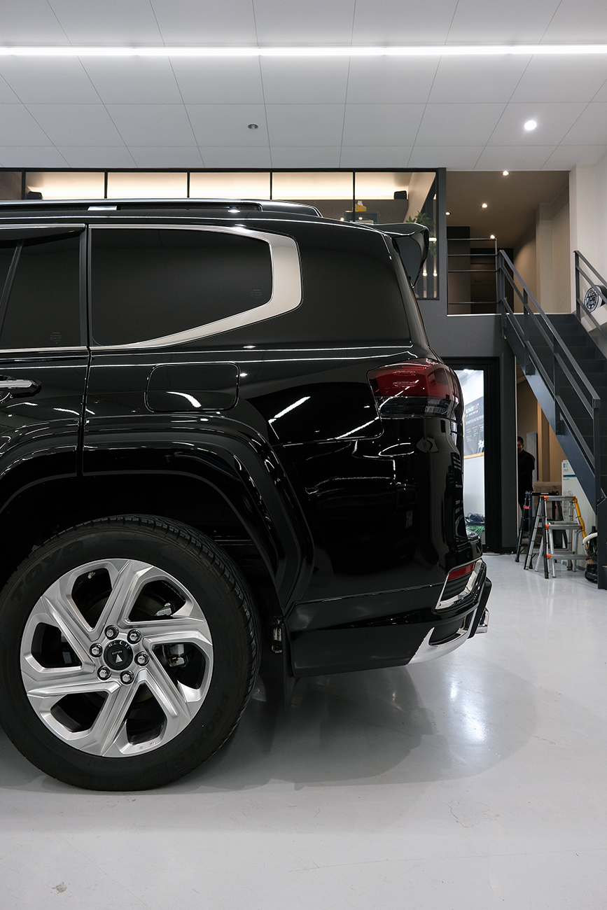 ランクル300 カーコーティングメンテナンス リアーク施工