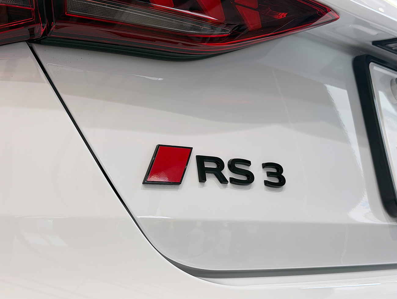 アウディRS3黒ブラック カラープロテクションフィルム