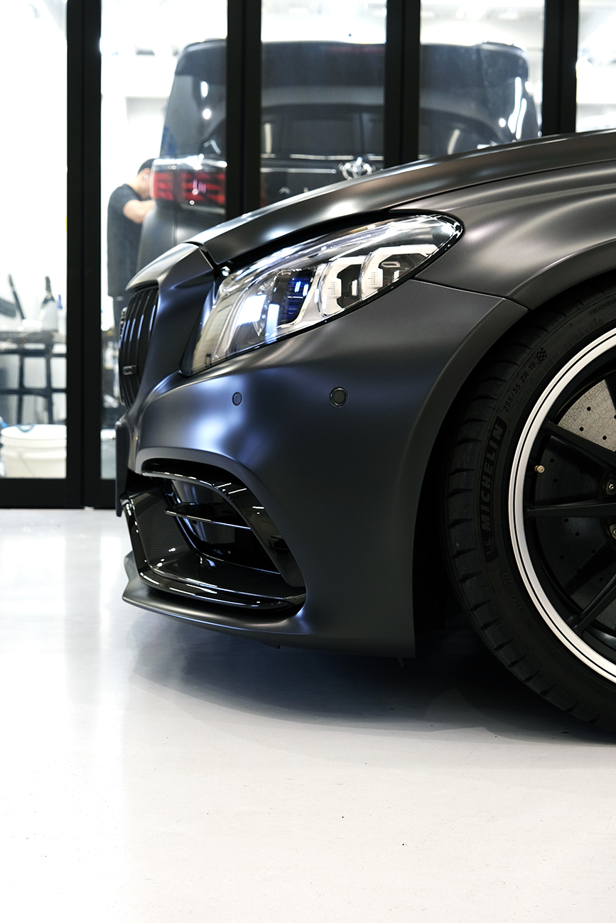 マットプロテクションフィルム 艶消し C63 AMG リアーク施工