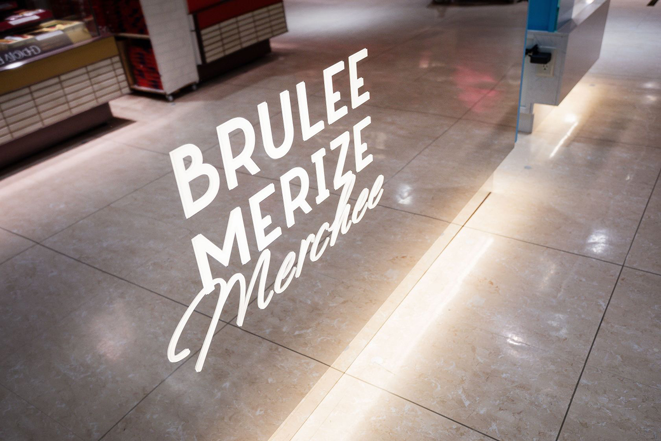 スウィーツショップレジカウンター プロテクションフィルム_リアーク施工実績ブログ