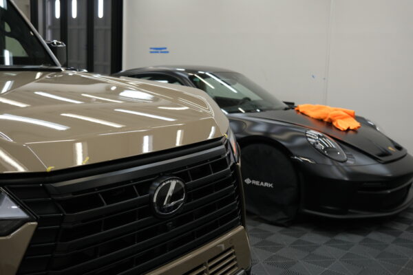 作業風景@プロテクションフィルムブース_リアーク施工実績ブログ