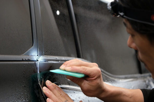 プロテクションフィルム施工シーン_リアーク施工実績ブログ